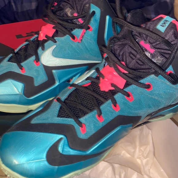 Lebron 11 South beach size 10 - Picture 4 of 6